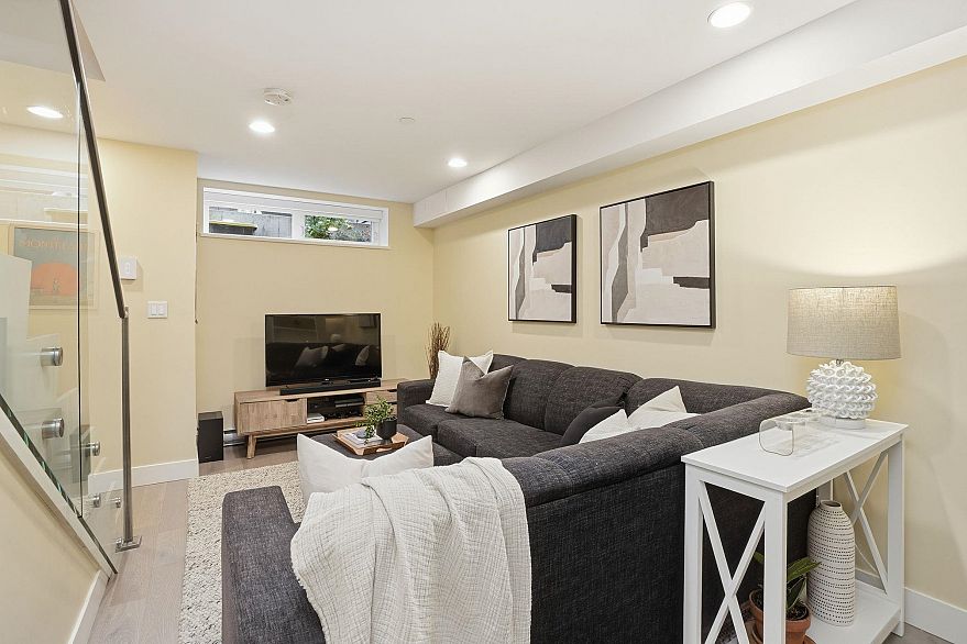 4 1851 Adanac Street