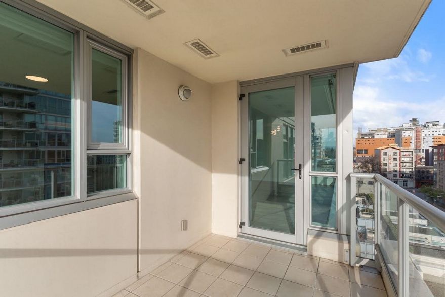 704 125 Milross Avenue