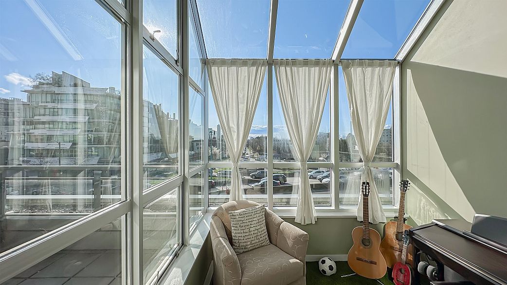 304 495 W 6th Avenue