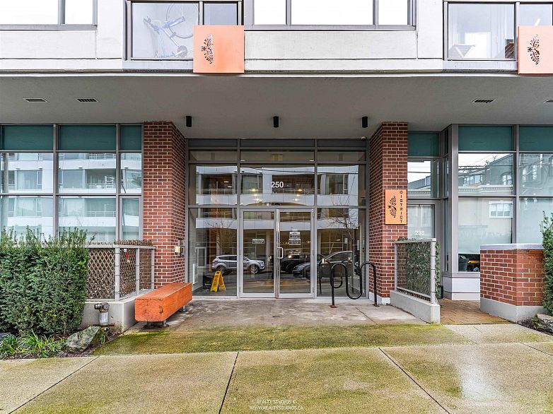 605 250 E 6th Avenue