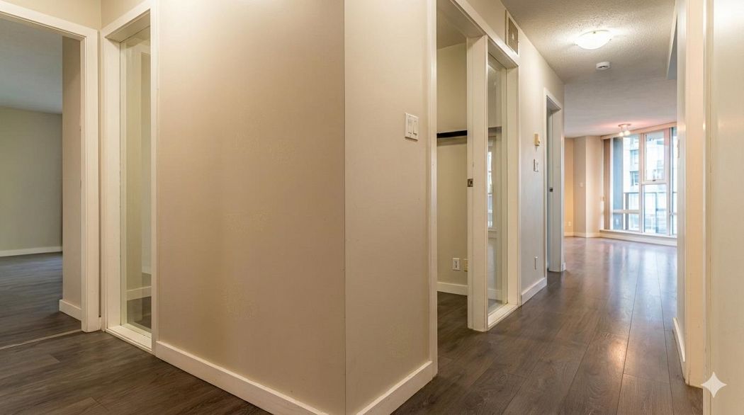 1802 455 Beach Crescent