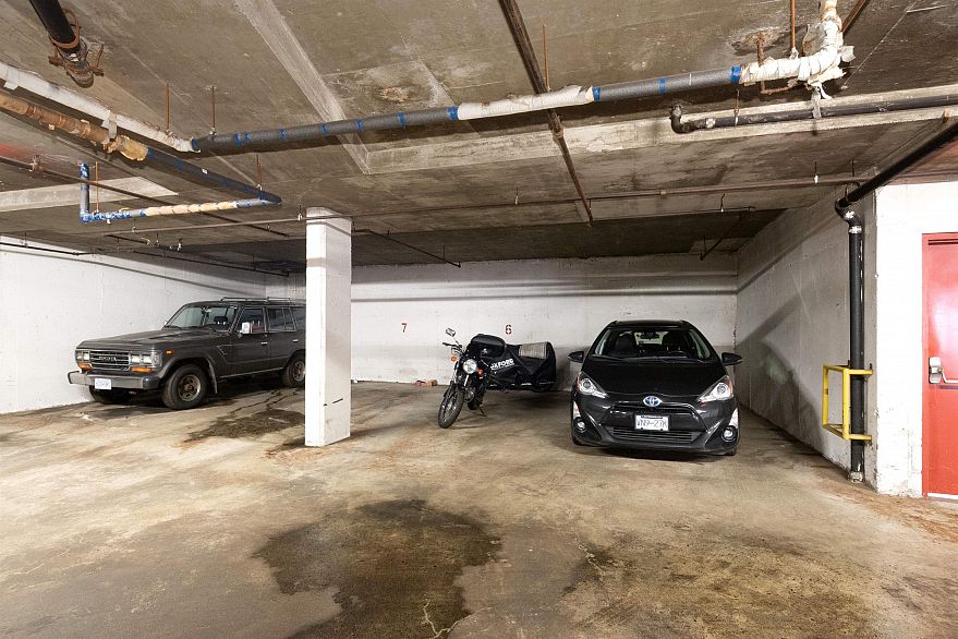 405 8775 Cartier Street