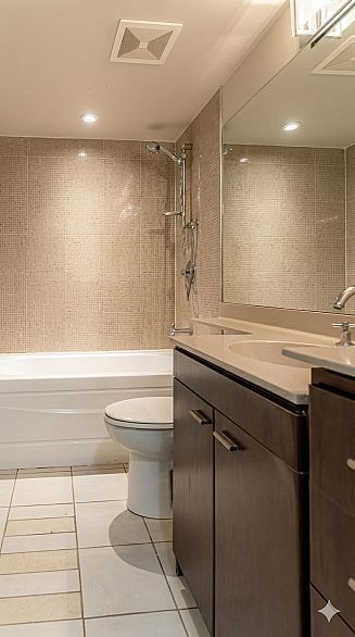 1802 455 Beach Crescent