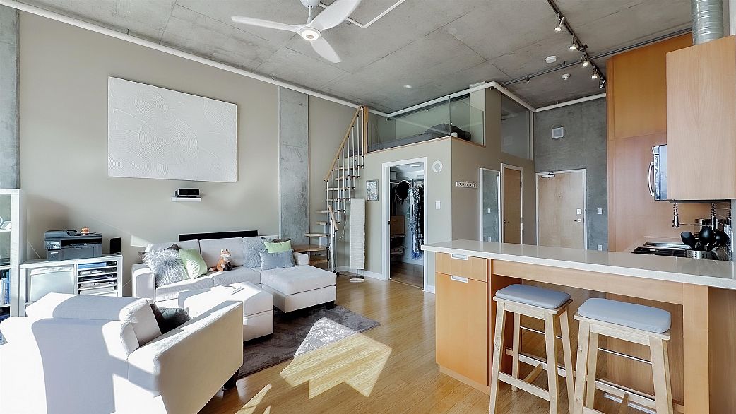 304 495 W 6th Avenue