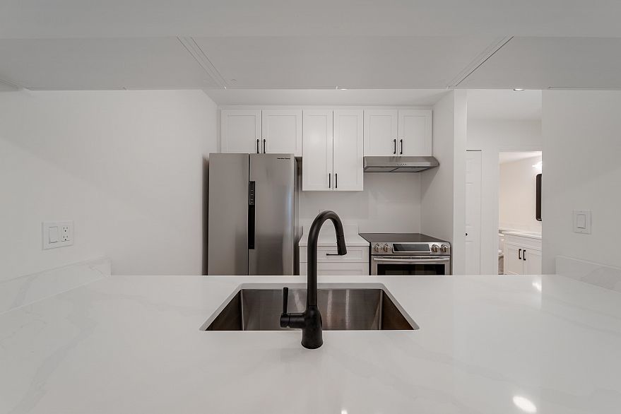 104 1147 Nelson Street