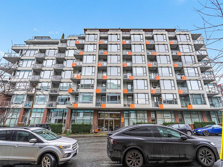 605 250 E 6th Avenue