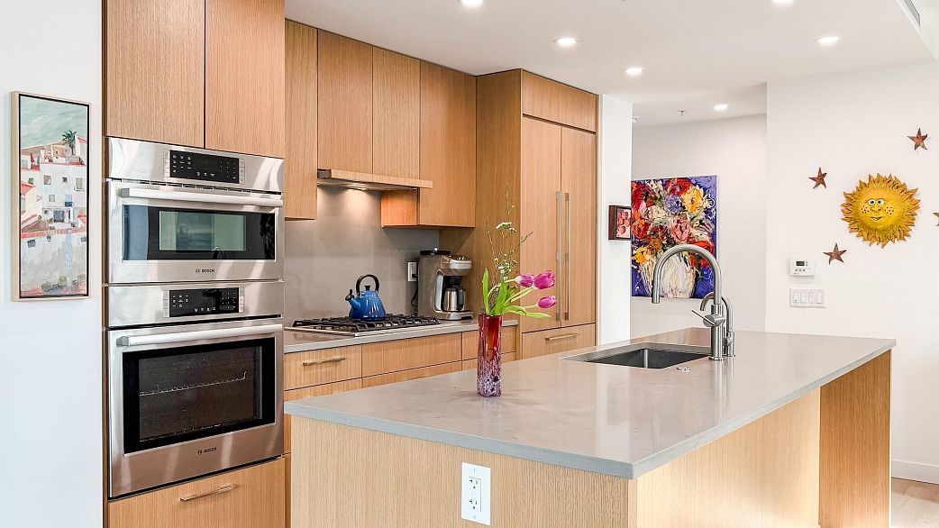 301 4988 Cambie Street