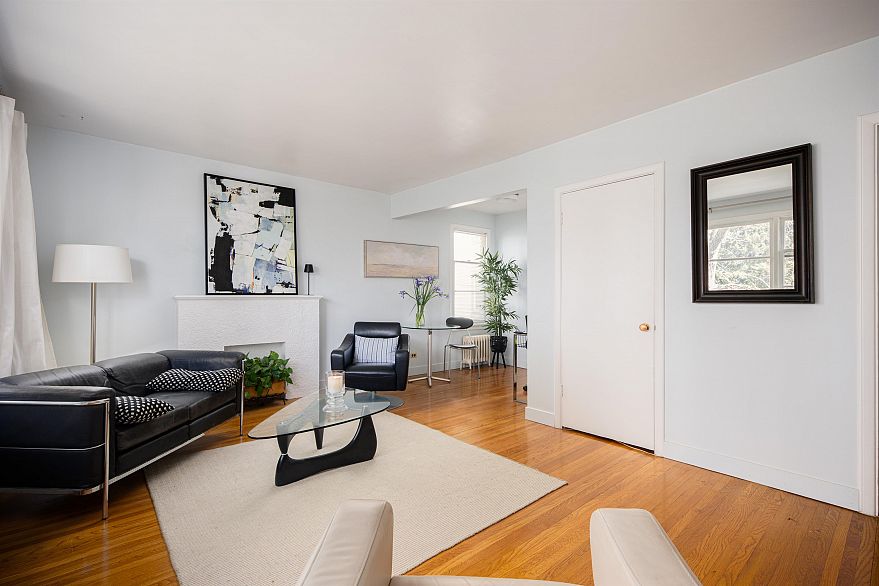 303 1565 Burnaby Street