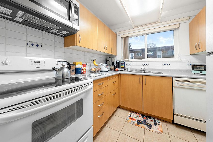 204 3136 Kingsway
