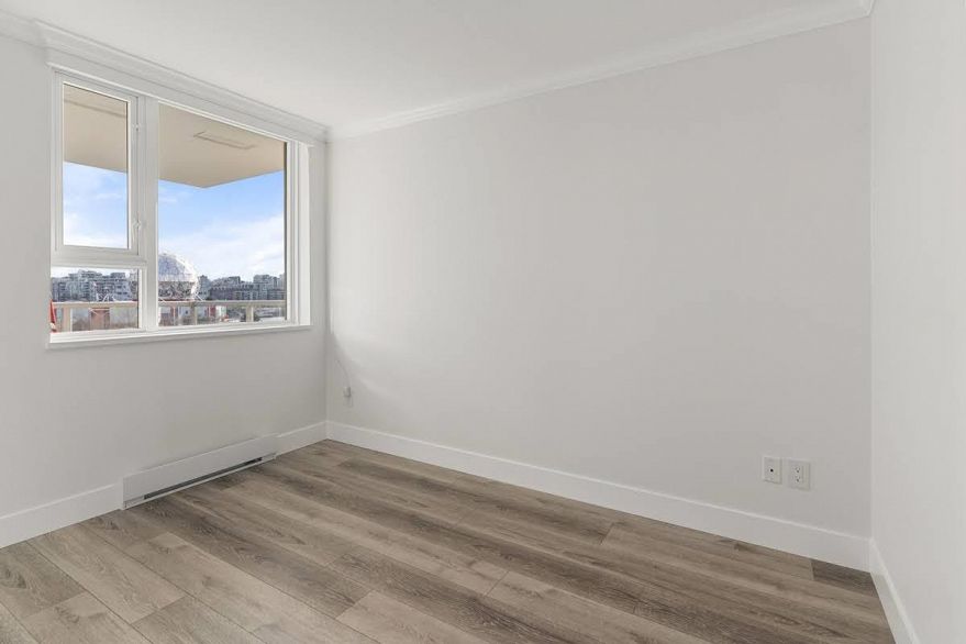 704 125 Milross Avenue