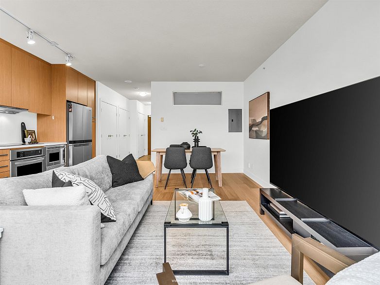 605 250 E 6th Avenue