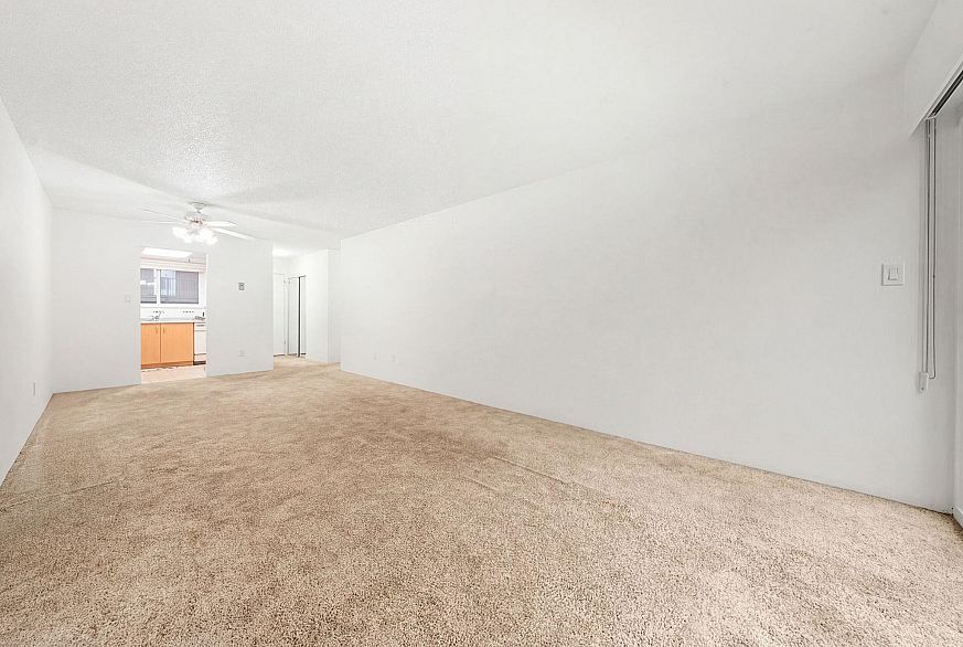 204 3136 Kingsway