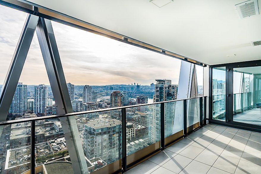 2703 1111 Richards Street