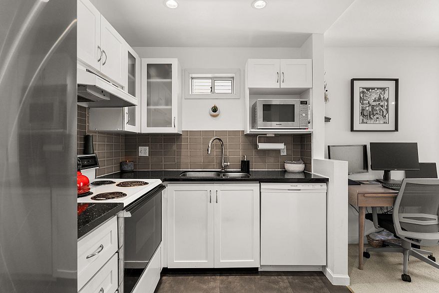 202 1537 Charles Street