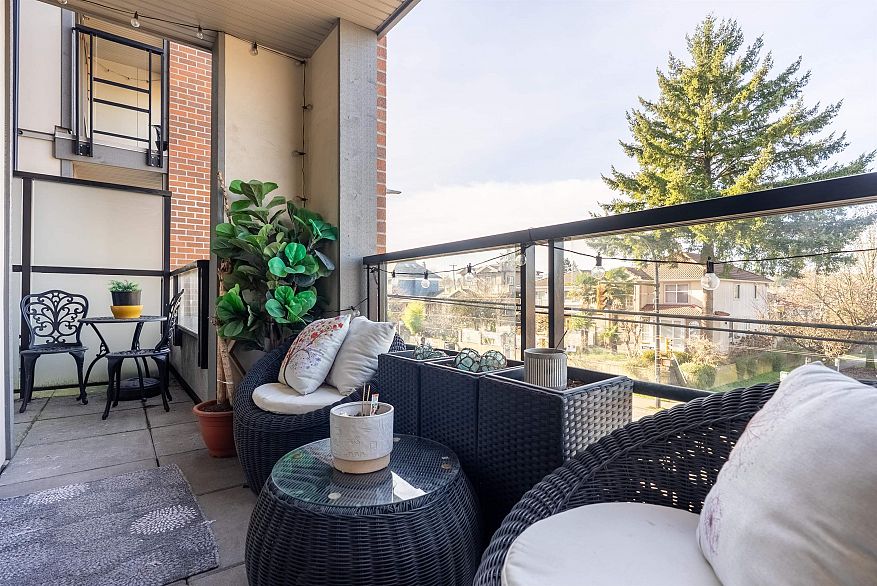 206 4550 Fraser Street