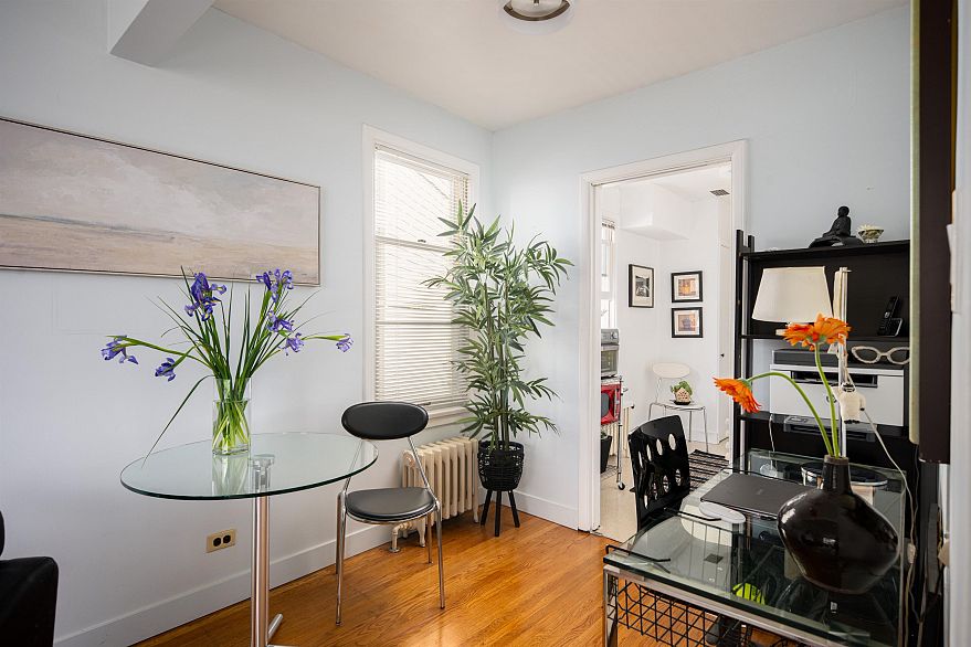 303 1565 Burnaby Street