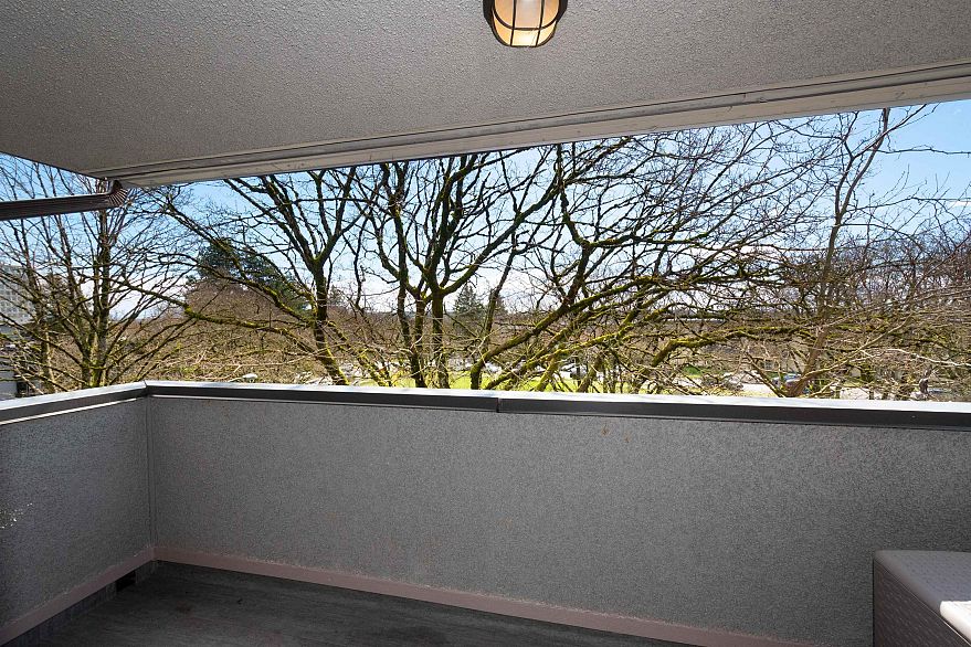 405 8775 Cartier Street