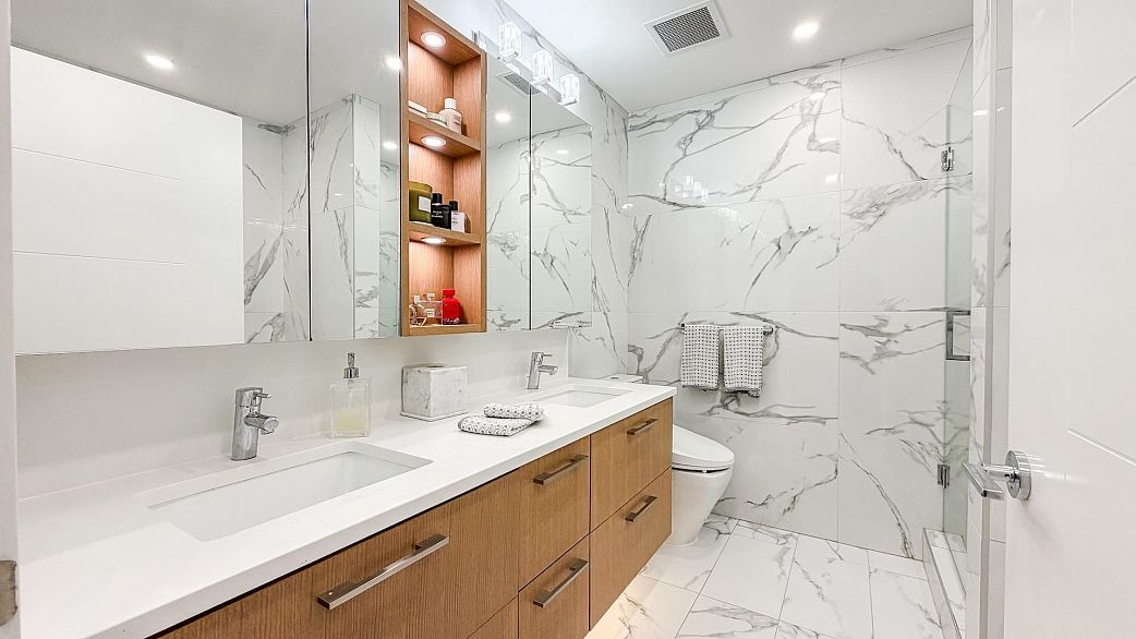 301 4988 Cambie Street