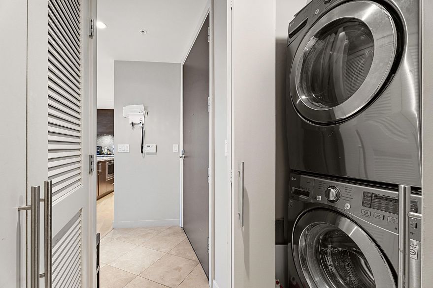 3403 938 Nelson Street