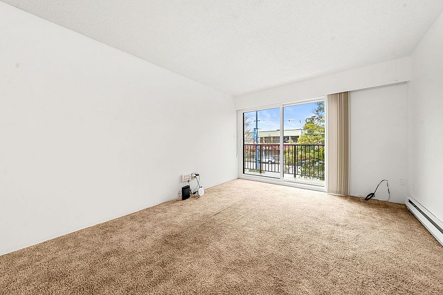 204 3136 Kingsway