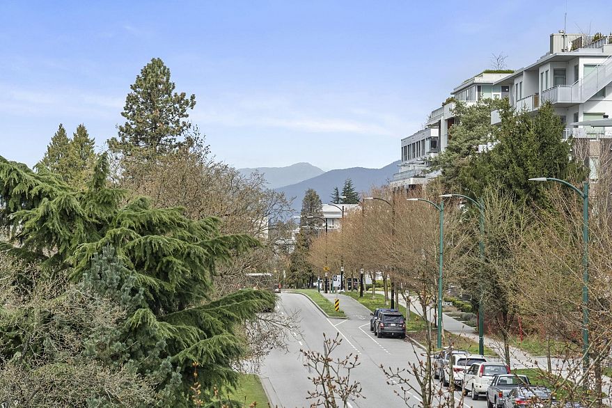 307 5212 Cambie Street