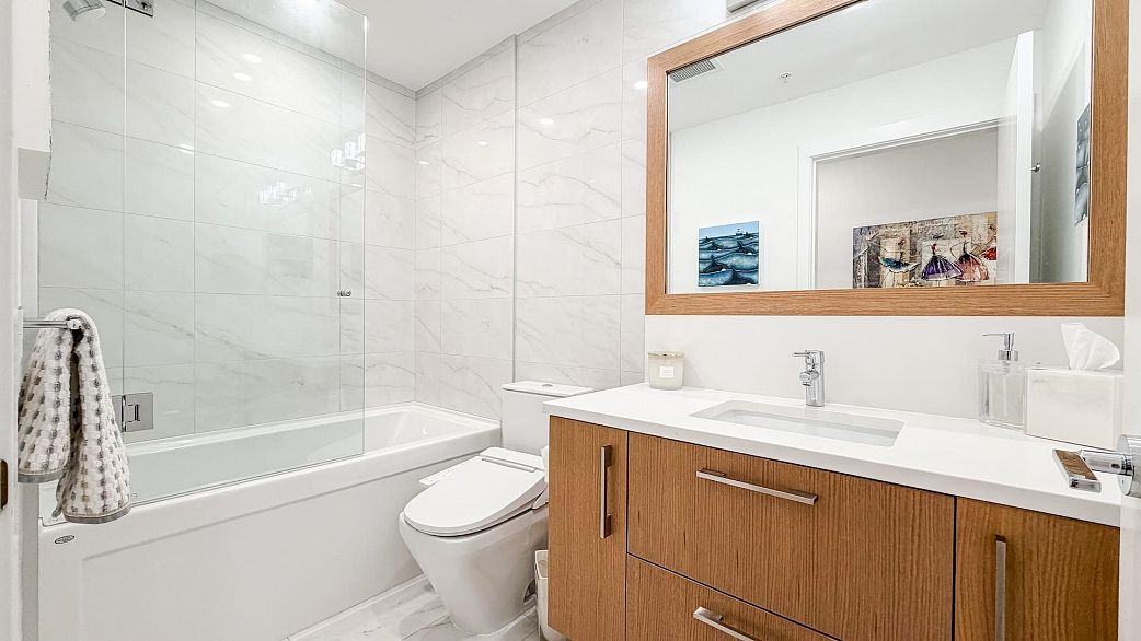 301 4988 Cambie Street