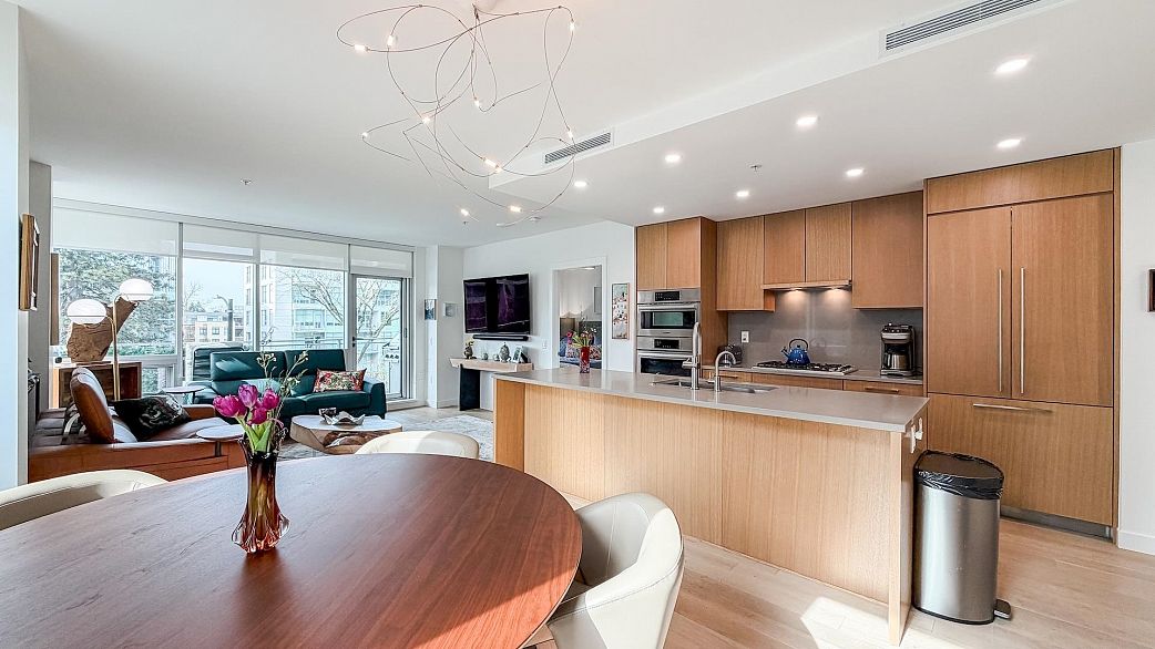 301 4988 Cambie Street