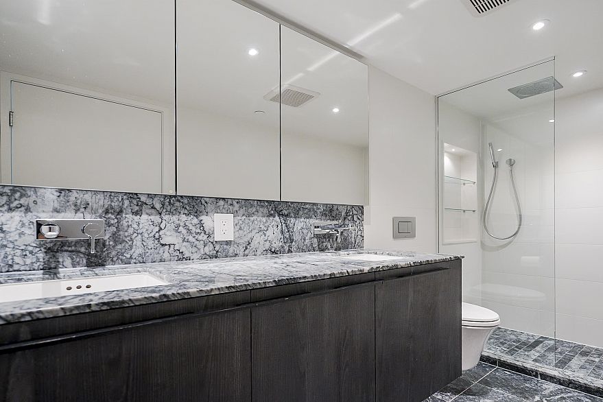 2703 1111 Richards Street