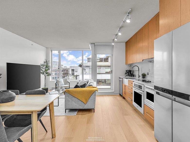 605 250 E 6th Avenue