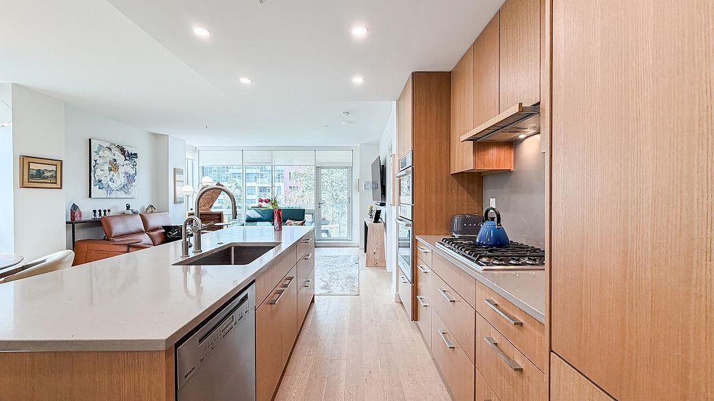 301 4988 Cambie Street