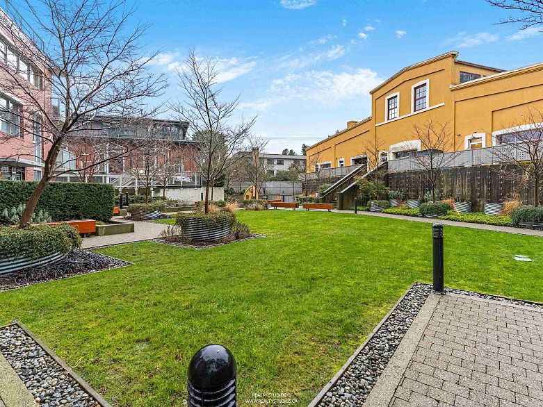 605 250 E 6th Avenue