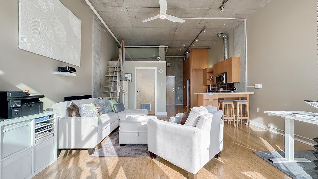 304 495 W 6th Avenue