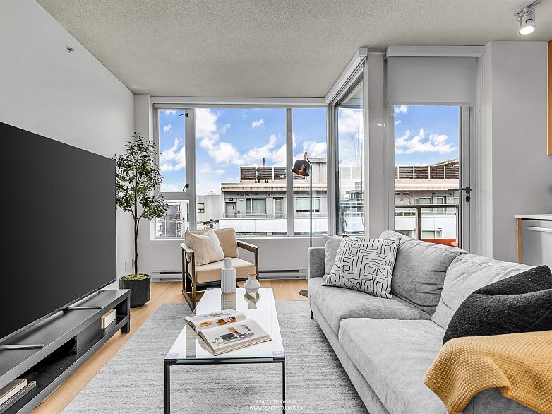 605 250 E 6th Avenue