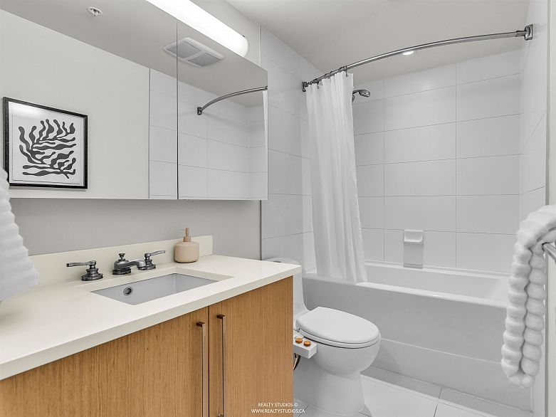 605 250 E 6th Avenue