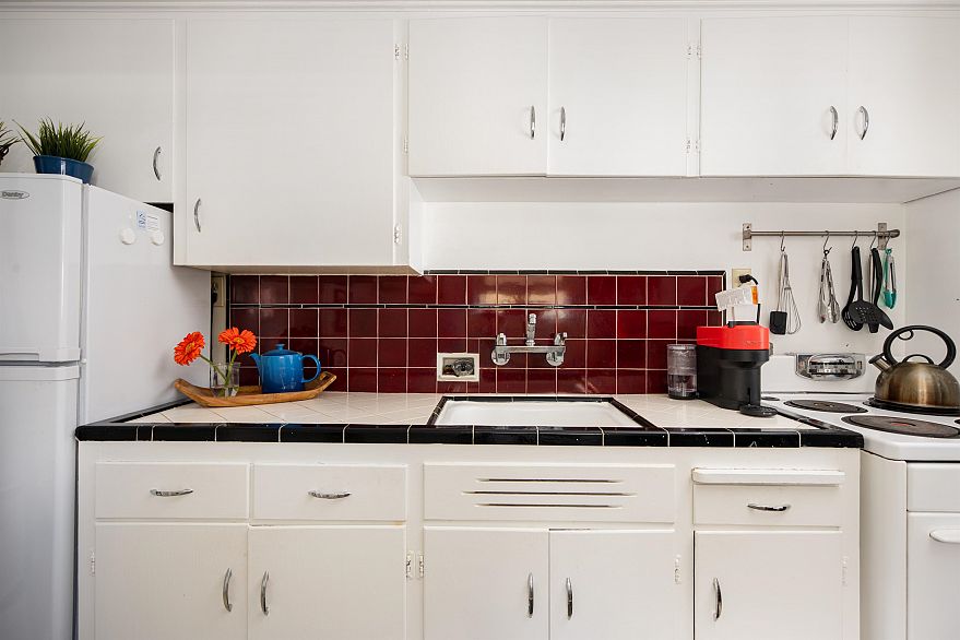 303 1565 Burnaby Street