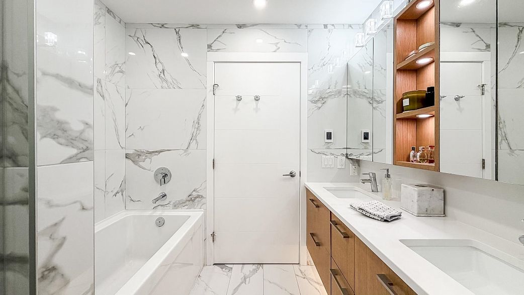 301 4988 Cambie Street