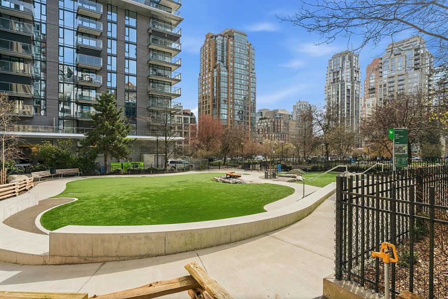 1707 1082 Seymour Street