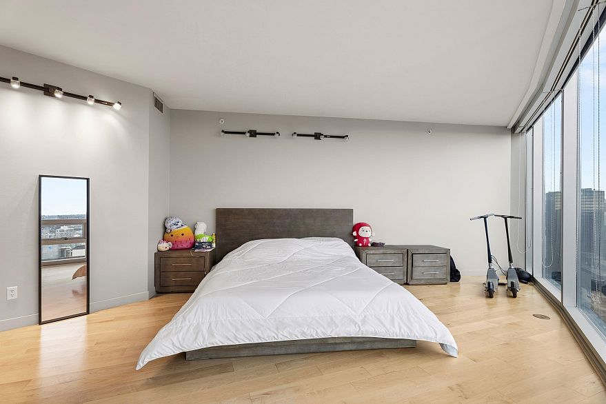 3403 938 Nelson Street