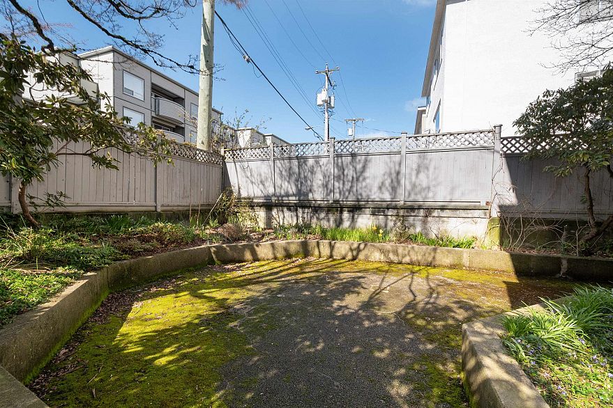 405 8775 Cartier Street