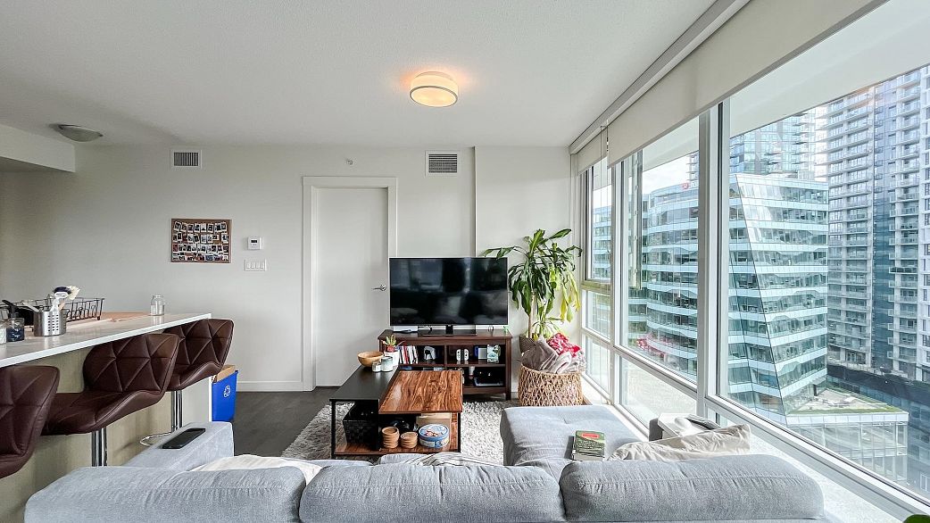 1706 1009 Harwood Street