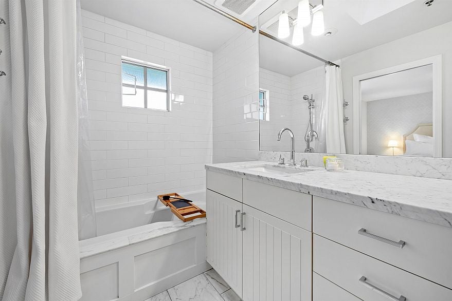 12 5880 Hampton Place