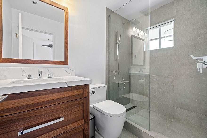 12 5880 Hampton Place