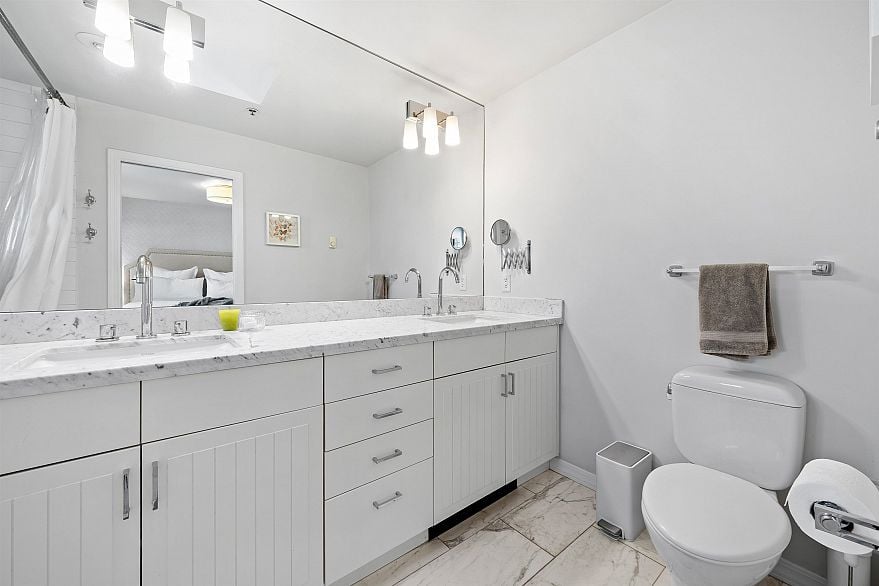 12 5880 Hampton Place