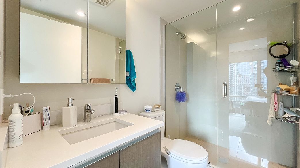 1706 1009 Harwood Street