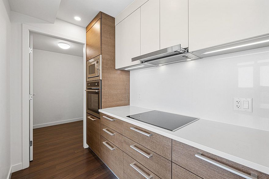 2209 285 E 10th Avenue