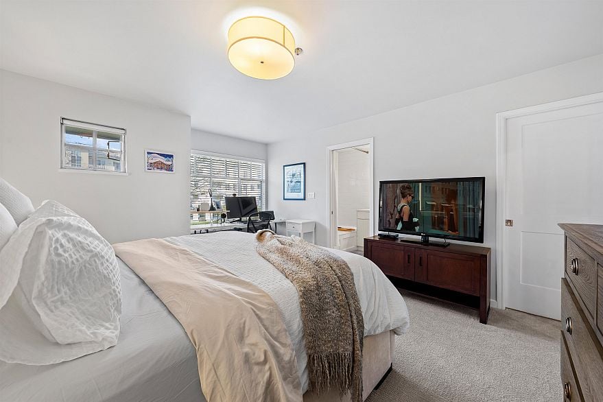 12 5880 Hampton Place