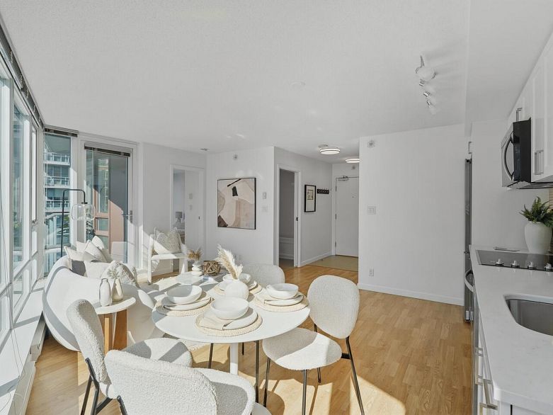 1109 233 Robson Street