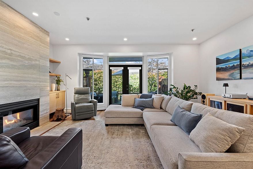 12 5880 Hampton Place