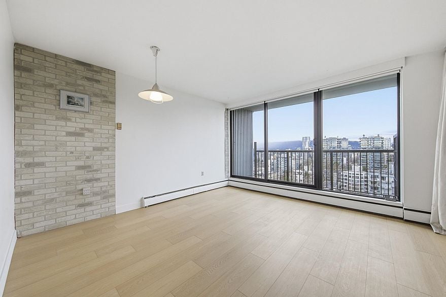 2103 1330 Harwood Street