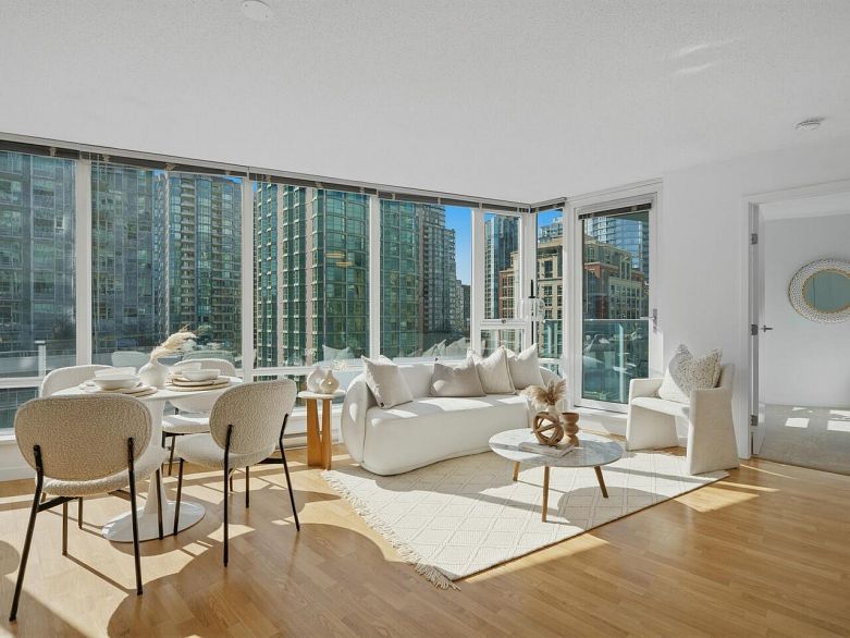 1109 233 Robson Street